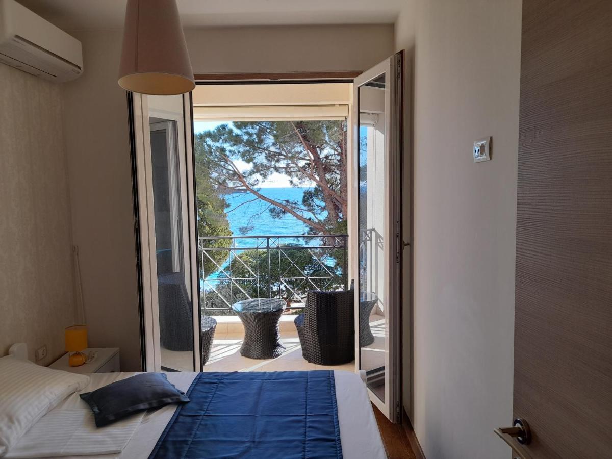 Luxbeachfront * Petrovac