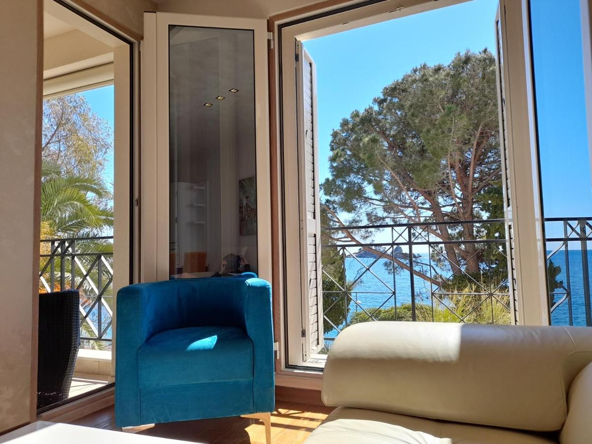 Luxbeachfront * Petrovac